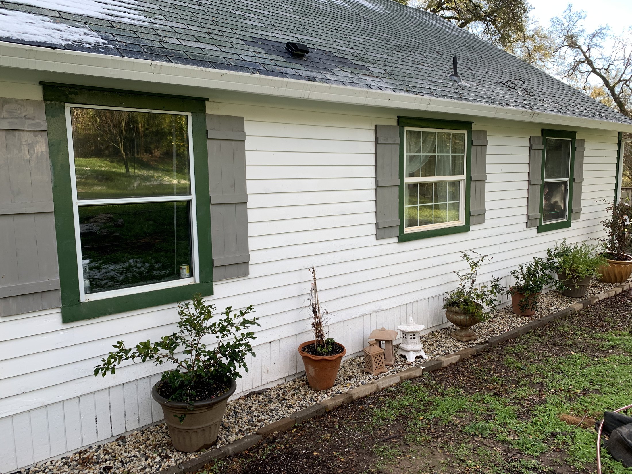 Jennifer's California farmhouse beneath mature trees